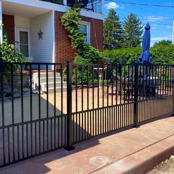 Regis 3220 Aluminum Fence with Puppy Pickets