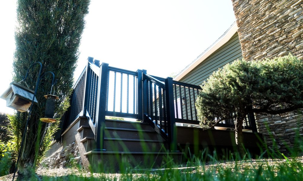 Aluminum Fencing with Solar Caps