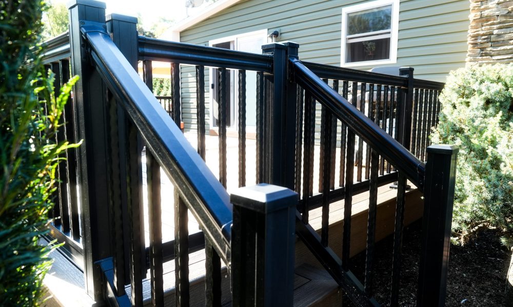 Aluminum Fencing with Solar Caps