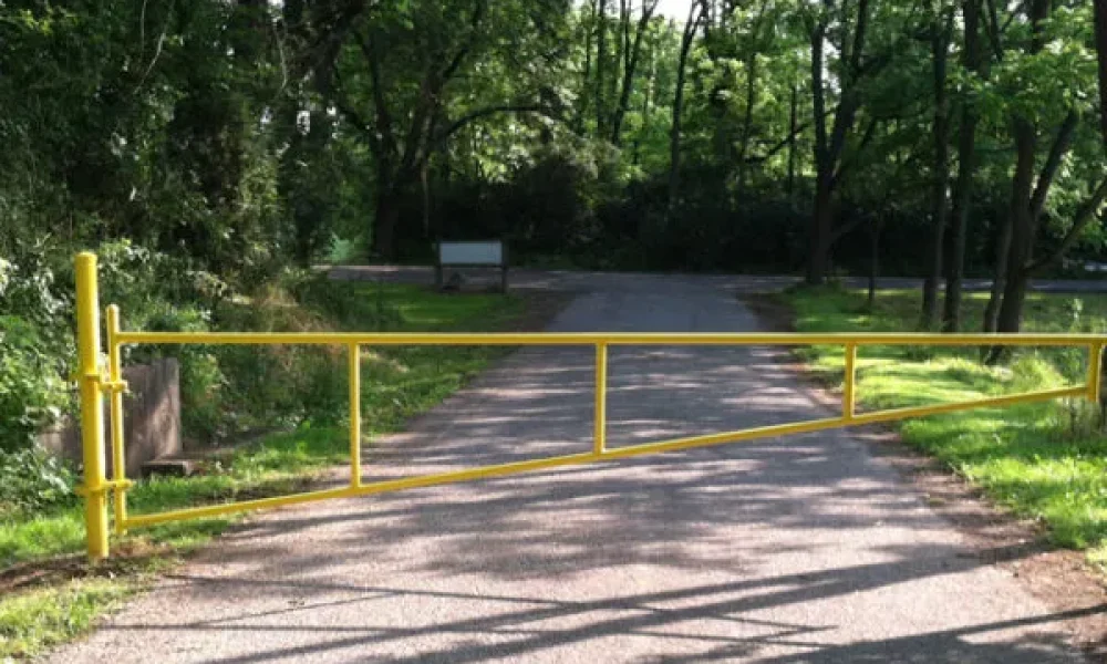 Powercoated-Safety-Yellow-Steel-Barrier-Gate-600x500